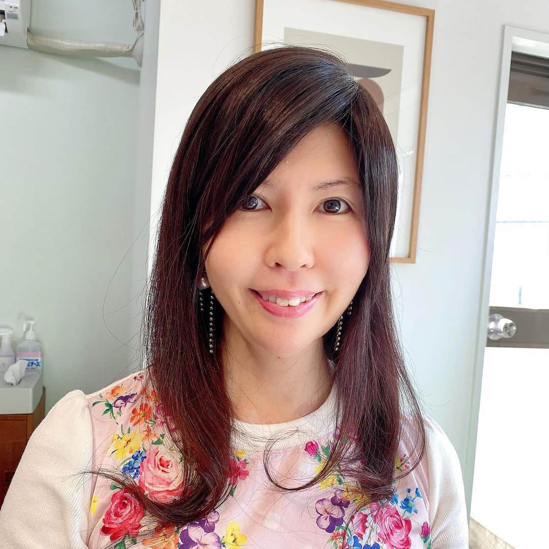 野本愛さんのインスタグラム写真 - (野本愛Instagram)「先日、オーダーメイドウィッグナチュレーヌの﻿ 試着体験に @shin_kuroobisan さんが来てくれました😊✨﻿ ﻿ ウィッグの綺麗さに感動してくれて﻿ すごく嬉しかったです🥰💕💕﻿ ﻿ 分け目タイプと全体用（バックシャン）タイプを﻿ 試着してくれました✨✨﻿ ﻿ どっちもお似合いで素敵でした❤️﻿ ﻿ アップスタイルもウィッグを使うと﻿ ふんわり感が出しやすかったり、﻿ 前髪も作れたりして楽しめます💕﻿ ﻿ ウィッグの楽しさを知っていただけました❣️﻿ ﻿ 髪のボリュームだけでなく﻿ 簡単に美髪に見せることができるので﻿ 便利アイテムなんですよー😃✨﻿ ﻿ お気軽に試着しに来てみてくださいね😊😊💕﻿ https://natureine.com/ ﻿ #ナチュレーヌウィッグ #オーダーメイドウィッグ #部分ウィッグ #ヘアピース #ウィッグ #試着 #美髪 #ヘアアレンジ #ツヤ髪 #薄毛 #白髪隠し #アンチエイジング #エイジングケア #ヘアケア #美容オタク #美意識高い人と繋がりたい #美意識向上 #起業女子 #女社長 #自営業 #ordermade #japanesewig #wigs #japanesebeauty」11月19日 20時40分 - himemode