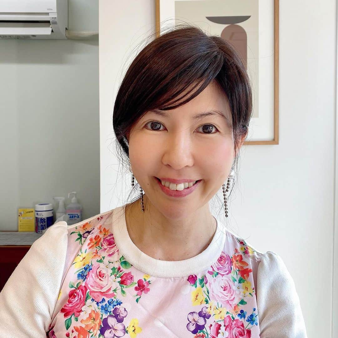 野本愛さんのインスタグラム写真 - (野本愛Instagram)「先日、オーダーメイドウィッグナチュレーヌの﻿ 試着体験に @shin_kuroobisan さんが来てくれました😊✨﻿ ﻿ ウィッグの綺麗さに感動してくれて﻿ すごく嬉しかったです🥰💕💕﻿ ﻿ 分け目タイプと全体用（バックシャン）タイプを﻿ 試着してくれました✨✨﻿ ﻿ どっちもお似合いで素敵でした❤️﻿ ﻿ アップスタイルもウィッグを使うと﻿ ふんわり感が出しやすかったり、﻿ 前髪も作れたりして楽しめます💕﻿ ﻿ ウィッグの楽しさを知っていただけました❣️﻿ ﻿ 髪のボリュームだけでなく﻿ 簡単に美髪に見せることができるので﻿ 便利アイテムなんですよー😃✨﻿ ﻿ お気軽に試着しに来てみてくださいね😊😊💕﻿ https://natureine.com/ ﻿ #ナチュレーヌウィッグ #オーダーメイドウィッグ #部分ウィッグ #ヘアピース #ウィッグ #試着 #美髪 #ヘアアレンジ #ツヤ髪 #薄毛 #白髪隠し #アンチエイジング #エイジングケア #ヘアケア #美容オタク #美意識高い人と繋がりたい #美意識向上 #起業女子 #女社長 #自営業 #ordermade #japanesewig #wigs #japanesebeauty」11月19日 20時40分 - himemode
