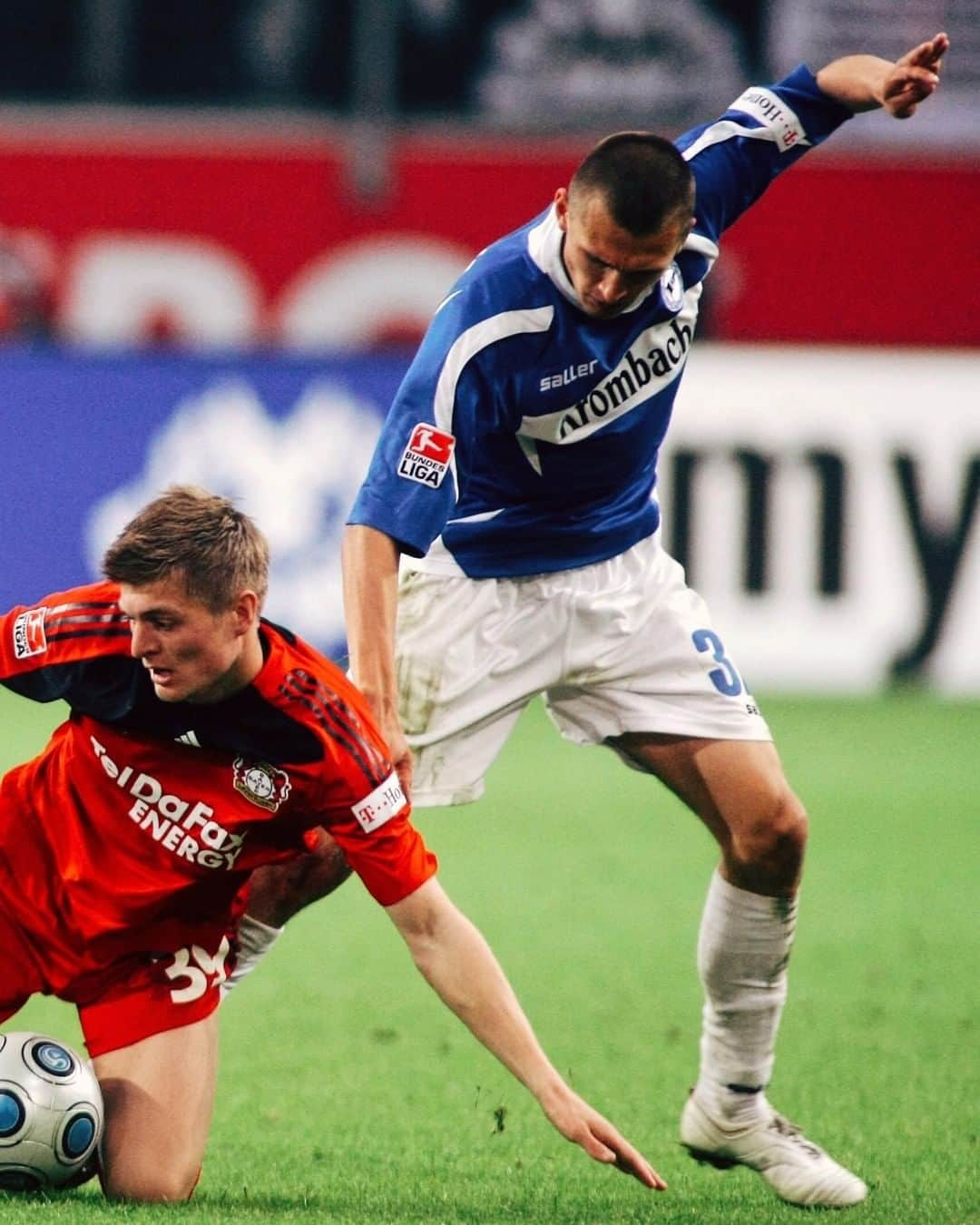 バイエル・レバークーゼンさんのインスタグラム写真 - (バイエル・レバークーゼンInstagram)「#throwback to the last time we faced @arminia in @bundesliga #B04DSC on MD 31  08.05.2009 (2-2): 👕⚫🔴 S. #Kießling P. #Helmes @kingarturo23oficial  @toni.kr8s  @renatoaugusto8  @simonrolfes  @michal_kadlec3  @karim_haggui_official  M. #Friedrich @gonzocastro27  @reneadler   💺⚫🔴 @kiralygabor1  T. #Barnetta  S. #Dum P. Schwegler L. Sinkiewicz @bernd.schneider25  A. Charisteas   🥅⚫🔴 1-0 (21.) S. Kießling (👟 Renato Augusto) 1-1 (22.) M. Friedrich OG 1-2 (39.) R. Tesche (👟 T. Marx) 2-2 (79.) P. Helmes  #throwbackthursday 🔜 #DSCB04」11月19日 20時48分 - bayer04fussball