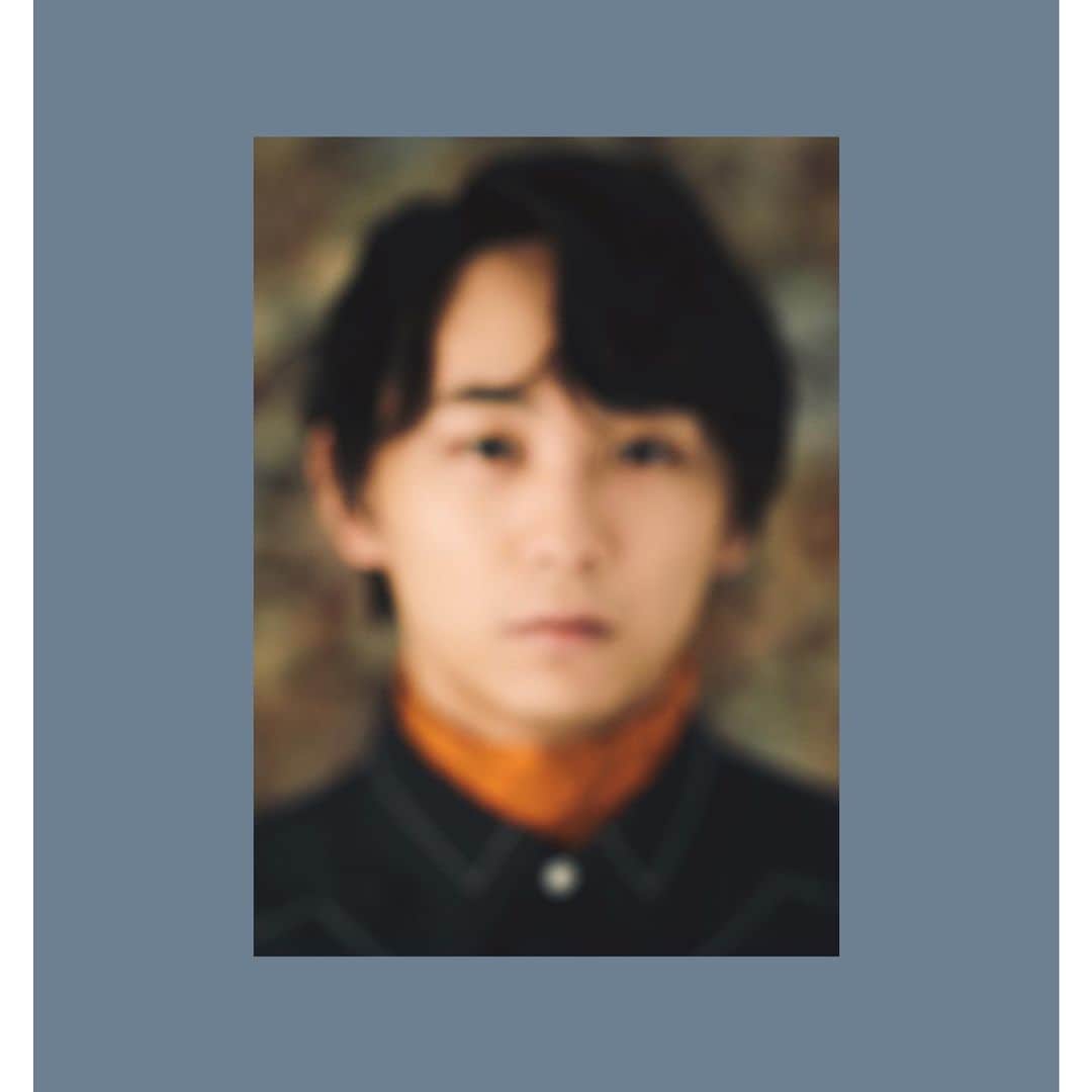 須賀健太のインスタグラム：「【明日17時まで！！！】 21日に開催する、 "須賀健太 2021年カレンダー発売記念オンラインイベント" 申し込みが明日20日の17時までですー！😳  迷っている方、初めての方が居ましたらぜひぜひ参加してみてね！😳 オンラインだからといって固くない楽しい時間にしたいです⚡️  新しいオフショットを添えて…  #須賀健太   カメラマン/玉村敬太 スタイリスト/布田好恵 ヘアメイク/佐々木弥生」
