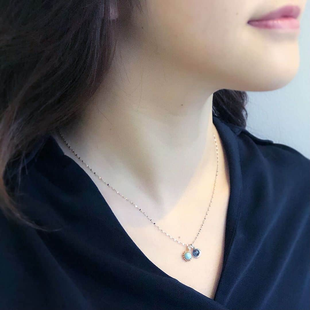 starjewelry_pressさんのインスタグラム写真 - (starjewelry_pressInstagram)「【WINTER DOUBLE PLANETS】 11/20(金)19:00配信のInstaLIVEにてご紹介💍  2020年夏の限定ジュエリーとして登場し、人気を博したチャーム＆チェインセット“DOUBLE PLANETS”が11/21(土)クリスマス特別モデルで登場！ クリスマス限定はイエローゴールド×ホワイトゴールドのコンビネーションとラグジュアリー感あるデザインで、チェインはイエローゴールドまたはホワイトゴールドから選べます。  ===  太陽と月が煌めくモチーフチャームもホワイトゴールドのチェインと組み合わせれば大人らしい知的な印象を与えてくれます。 ネイビーやブラックのファッションに合わせてシックな装いに。  K10YG×K10WG ラリマー/ロンドンブルートパーズ/ダイヤモンドチャーム&チェインセット ¥46,000＋tax ※11/21(土)数量限定発売 ※HOLIDAY BOX付き  #starjewelry #スタージュエリー #WINTERDOUBLEPLANETS #チャーム&チェインセット #necklace #ネックレス #comingsoon  #limited #xmas #gift #present #jewelry」11月19日 21時05分 - starjewelry_press