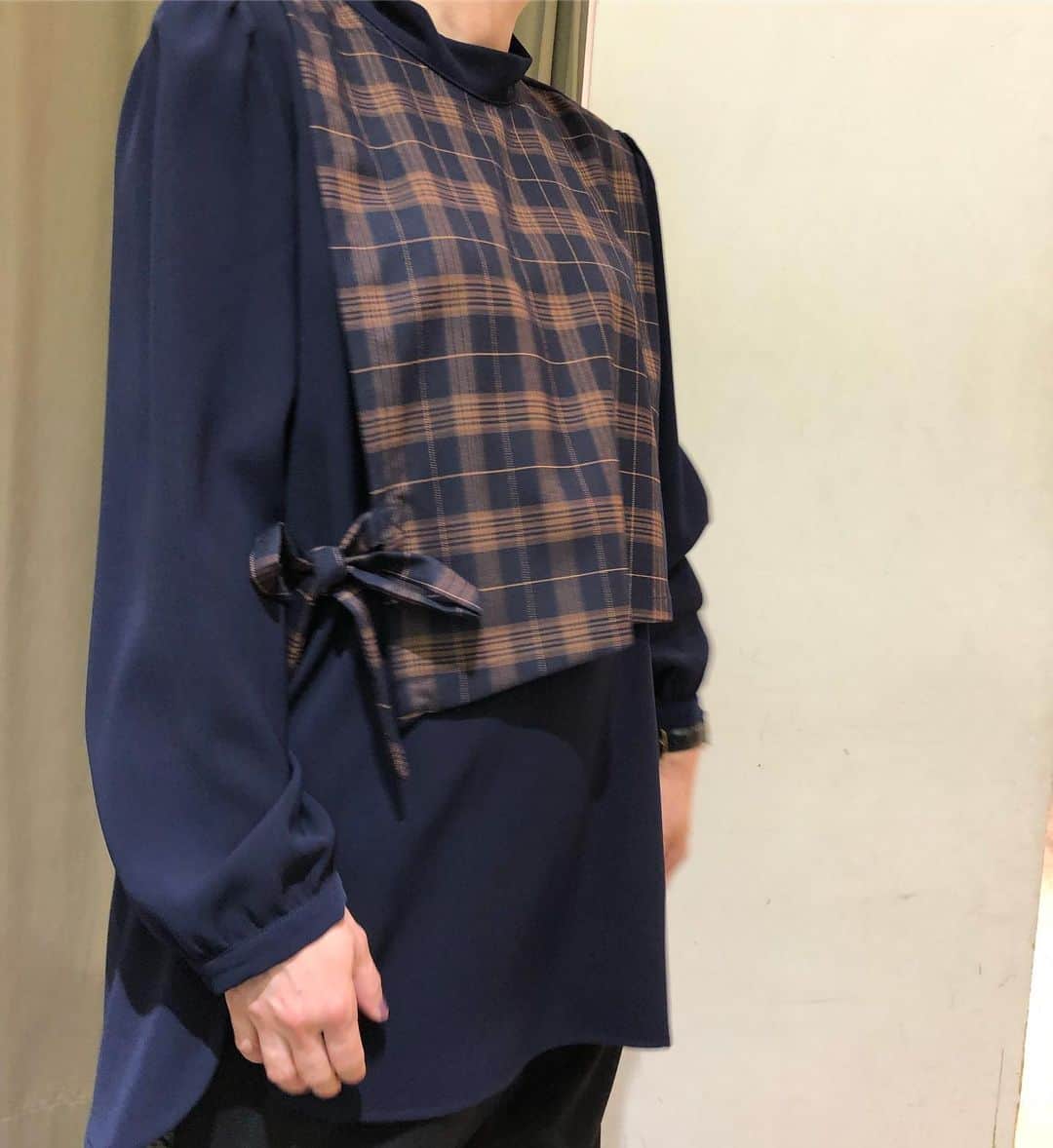 GATHER yamatoのインスタグラム：「.  ATSURO TAYAMA >ブラウス¥20,900 (taxin)  ─────────── 明日‼️11/20日(金)〜11/29(日)は 10日間連続!! 【ときめきポイントが10倍‼️】 ──────────── ➖ Nina mew SPECIAL  NOVELTY➖ GATHER全店にて﻿ ！ Nina mewの商品を (税込4万円以上お買い上げの方に‼︎) ロゴトートバックを プレゼント💓 ・ 明日１１/20日は‼︎ お客様感謝デー gather金券10%back💥  今週末はぜひ ❗️ GATHERイオンモール大和店へ🚗💫  ・ ーーーーーーーーーーーーー ・ #gather#GATHER大和 #ギャザー #佐賀 #大和#code#fashion#ootdfashion #セレクトショップ #モー#ATSUROTAYAMA#デザインブラウス #ブラックフライデー#ときめきポイントが10倍#お客様感謝デー#syuri.」