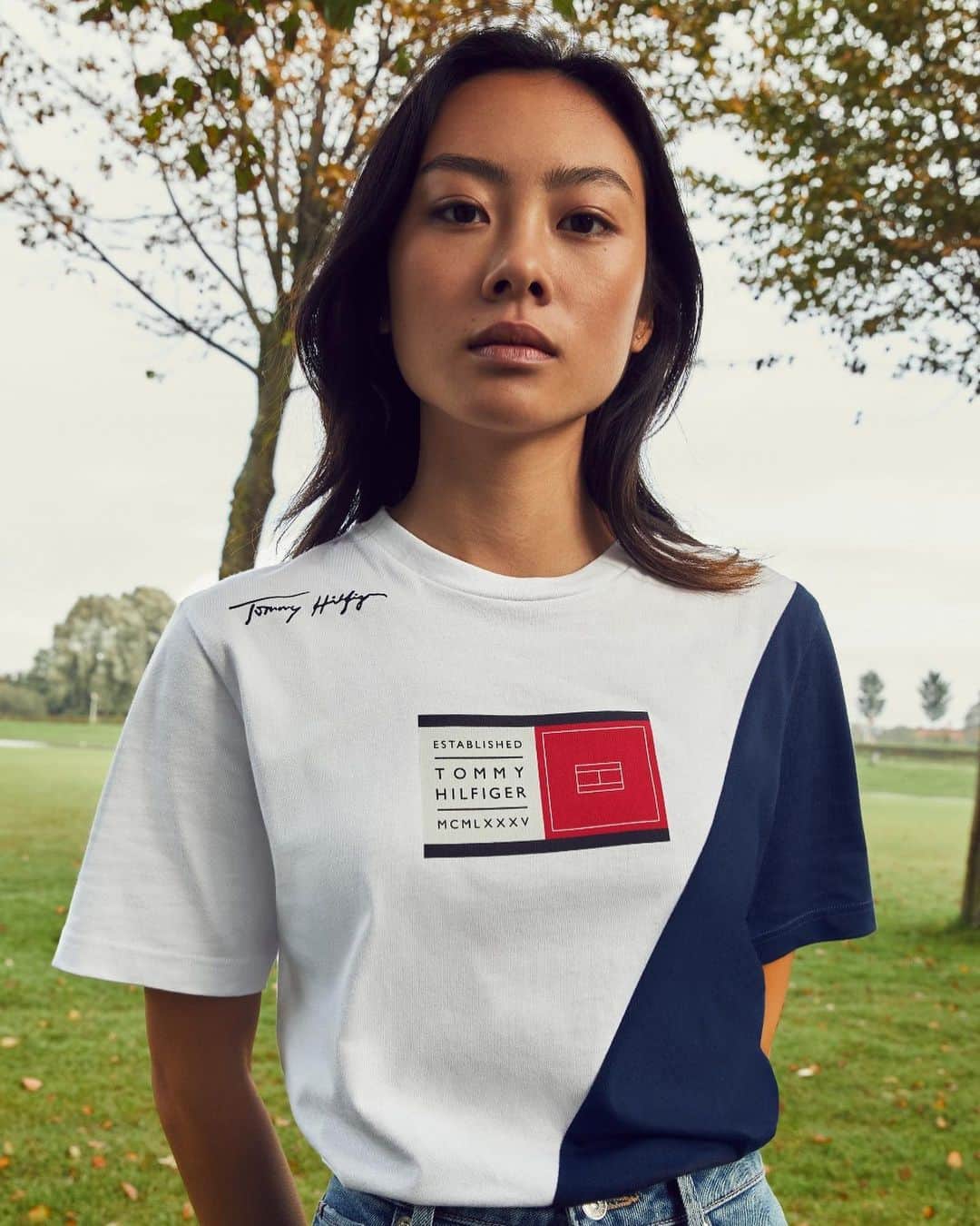 Tommy Hilfigerさんのインスタグラム写真 - (Tommy HilfigerInstagram)「Psst…There’s still time to get your hands on the limited edition #TommyHilfiger collection that you helped us create. Discover the unique Tee design before it disappears…forever 😮」11月19日 20時58分 - tommyhilfiger