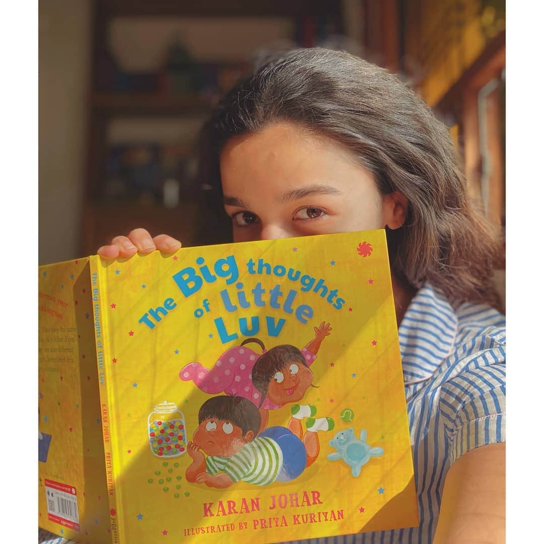 アリア・バットのインスタグラム：「A quick read before I head out to shoot, my favourite thing to do even as a child - getting lost in a book…fascinated by the colours and characters!! @karanjohar congratulationssss…another feather in your cap!! This one is all LUV ❤️  P.S - #raiseareader and watch the magic unfold 💫」