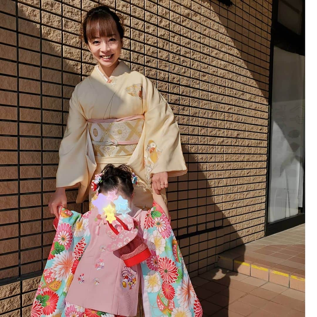 妃咲せあらさんのインスタグラム写真 - (妃咲せあらInstagram)「七五三🌸 恥ずかしいのか、写真館では、まともな写真一枚も取れず、、足元も草履は嫌がってアンパンマンスニーカーでの撮影でした💨 #七五三」11月19日 21時00分 - h_seara88