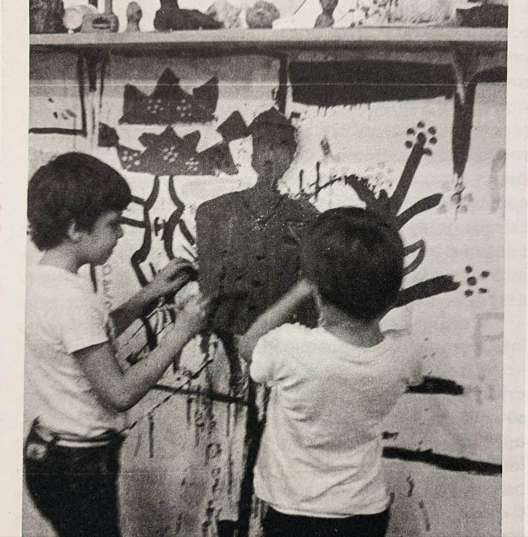 のインスタグラム：「Workshop in @pinacotecasp  1983 Por @pportellaf  Pintando um personagem juntos, em um curso  que fizemos em 1983 na Pinacoteca #saopaulo」