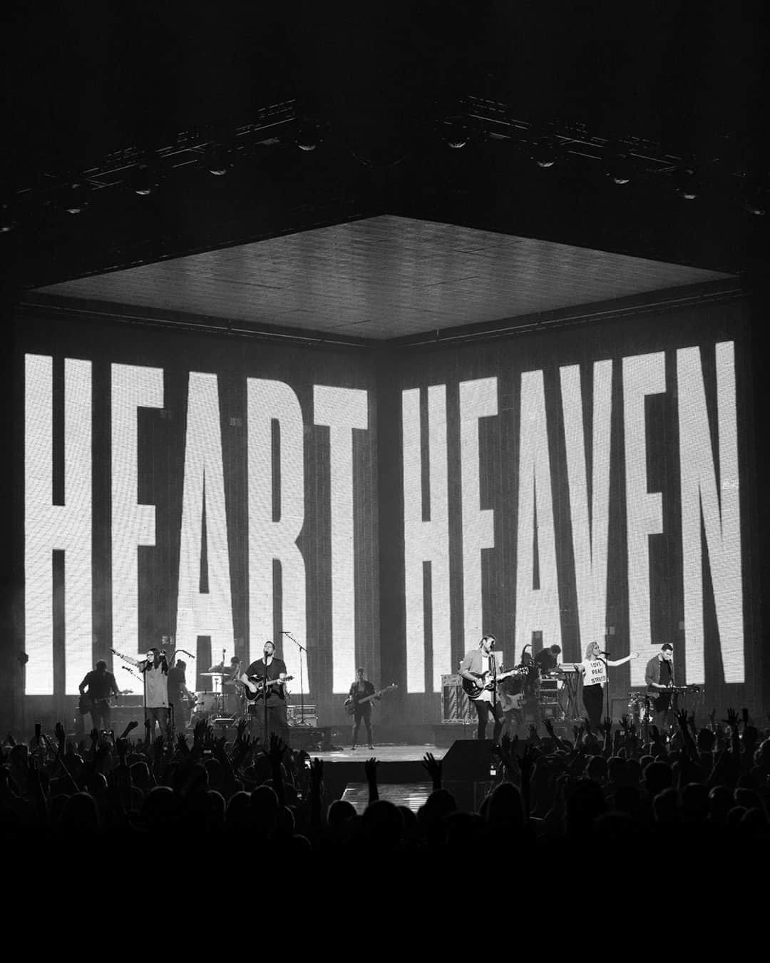 ユナイテッドのインスタグラム：「07.23.16 / Empires Tour / Houston, TX」