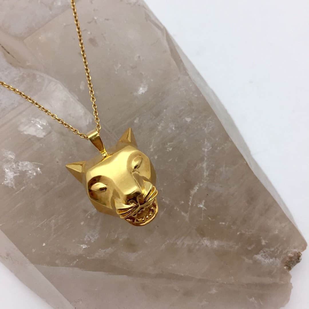 ベックスロックスのインスタグラム：「“In the middle of a world that has always been mad. A wild cat walks with confidence.” ⠀⠀⠀⠀⠀⠀⠀⠀⠀ She’s a well travelled cool cat and she’s back.  The panther locket pendant is now available to order in 14 and 18k reclaimed gold from pawn shops in Bali and hand sculpted by our Master Goldsmith Pak Mus.  A jewel with soul supporting lives and preserving craft.  ⠀⠀⠀⠀⠀ ⠀⠀⠀⠀⠀⠀⠀⠀⠀ ⠀⠀⠀⠀⠀⠀⠀⠀⠀ For more info DM is or email us at rebecca@rebeccamanners.com  ⠀⠀⠀⠀⠀⠀⠀⠀⠀ #sustainableluxury #Masterofcraft #blackpanther #walkwithconfidence  #ethicaljewellery」