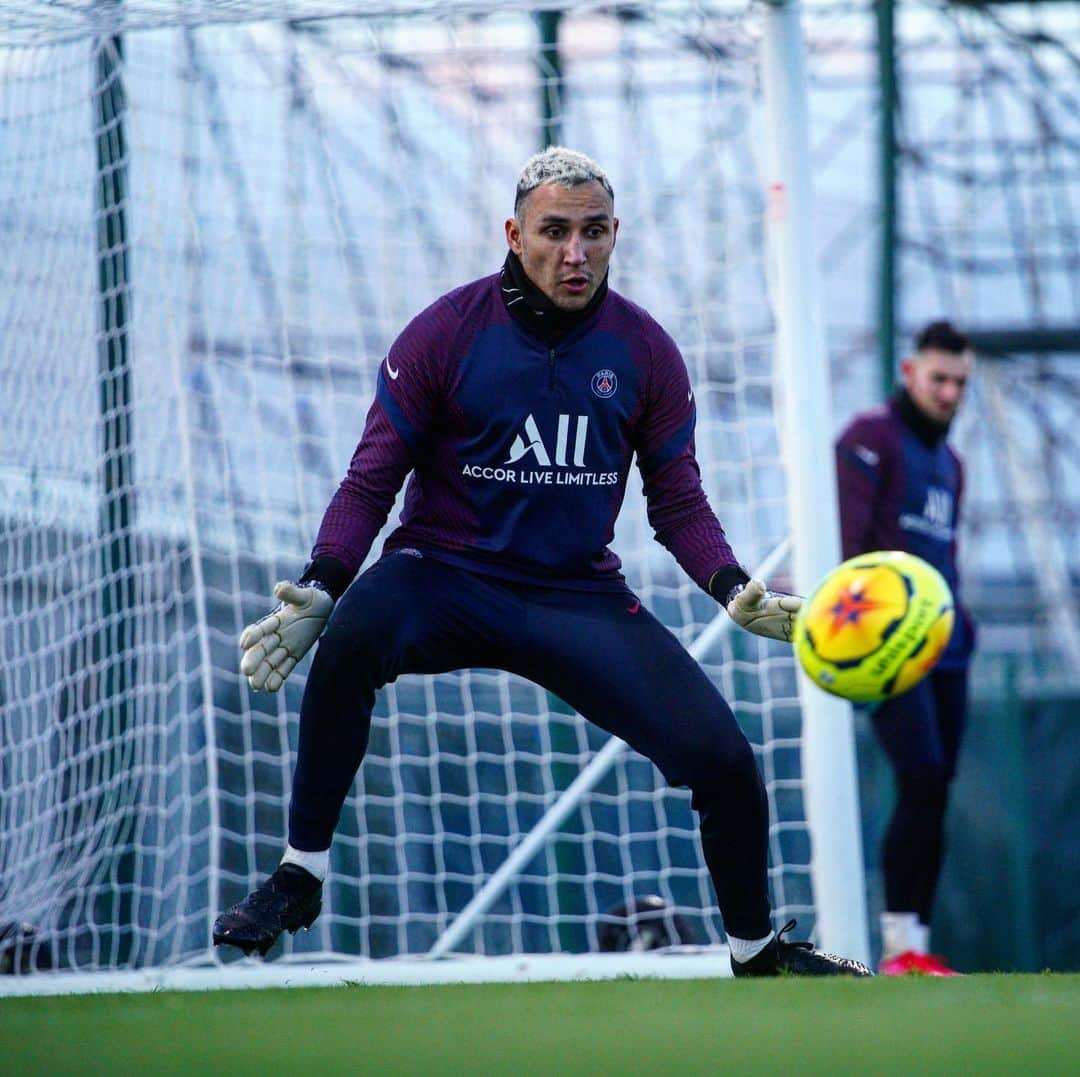 パリ・サンジェルマンFCさんのインスタグラム写真 - (パリ・サンジェルマンFCInstagram)「Grande @keylornavas1 🧤⚡️ . #ASMPSG #AllezParis #ParisSaintGermain #ICICESTPARIS #PSG #Navas」11月20日 2時41分 - psg