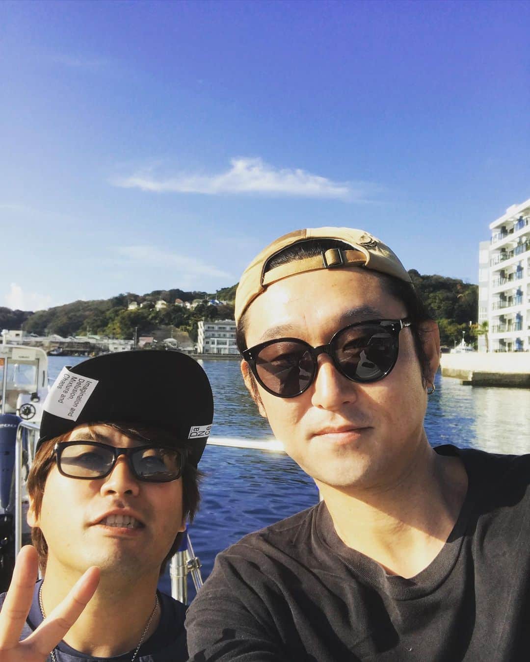 井澤惇のインスタグラム：「avengers in sci-fiの稲見とタイラバチャーター船に乗ってきた！俺はイシモチしか釣れなかったから、早くリベンジしたい。明日にでもしたい。 にしても陸酔いが凄い！今も動いてないのに身体の中身が揺れている。止まらない」