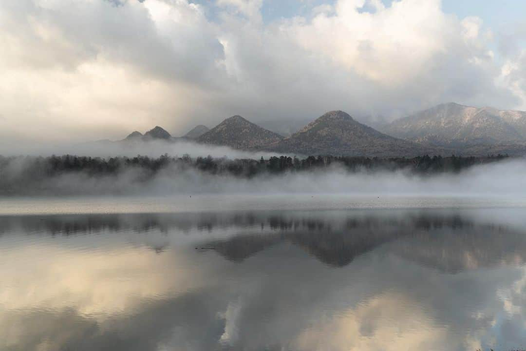 Hikaruのインスタグラム：「Beautiful reflection. . #reflection  #北海道 #raytrekフォトコンテスト2020 #レイトレッククリエイター #東京カメラ部 #tokyocameraclub #natgeo #sonyphotography #pashadelic #phot_jpn #photo_travelers #photostarttrip #total_nature_jpn #1x_japan #nipponpic #jpan_beautiful_days #北海道ミライノート　 #bestphoto_japan #japan_of_insta #bestphot_japan #bestjapanpics #1x #kodak日本一周 #kodakと北海道」