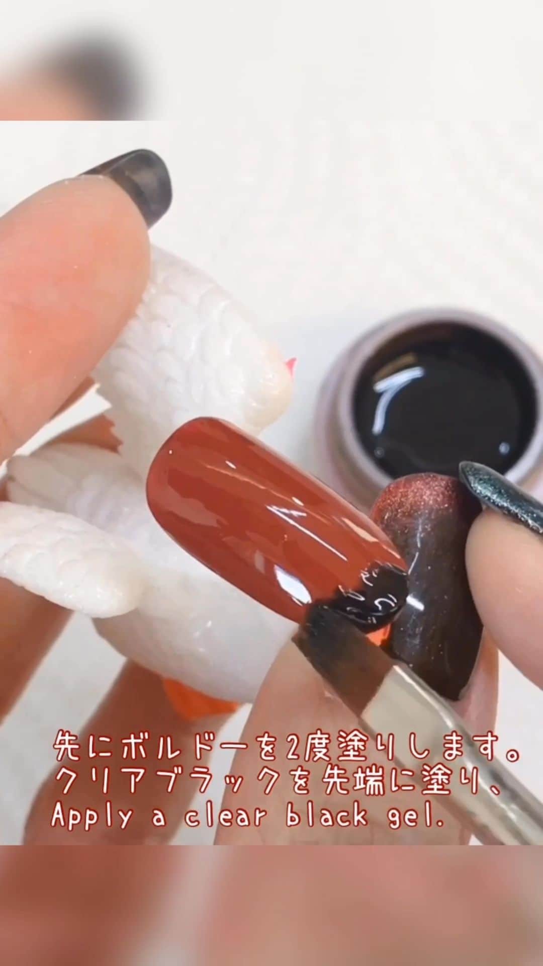 なかやまちえこのインスタグラム：「赤×黒のグラデーション✨⠀ ⠀ 詳しくはYouTubeを観てくださいね☺️🙏⠀ https://youtu.be/MEeQTaRe3k4⠀ ⠀ #nail #nails #nailart #ネイル #美甲 #ネイルアート  #japanesenailart #manucure #japanesenails #manicurist #gelnails #أظافر #네일아트 #미용 #vẽmóng #ngườiđẹp  #เพ้นท์เล็บ #искусствоногтя #artedeuñas #เพ้นท์เล็บเจล #ジェルネイルデザイン #ネイルデザイン #senikuku #nagelkunst #グラデーションネイル #gradation #ombrenails @pr」