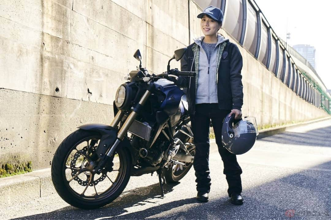 小野木里奈さんのインスタグラム写真 - (小野木里奈Instagram)「_ ホンダのバイクウェアを着て、ホンダのバイクに乗ったよ✨🤭 . CB250Rの試乗記が毎週連載の『バイクのニュース』にて更新されてるので、よかったら読んでください～ . . . photo: @saorisaito116  . #bike #bikelife #biker #bike_japan #bikelove #bikerlifestyle #bikestagram #bikegirl #motorcycle #motorbike #motostagram #honda #hondabike  #250cc #cb250r #バイク好きな人と繋がりたい #バイク女子 #バイク試乗会 #バイクのある風景 #バイク乗りと繋がりたい #バイク好き #バイクスタグラム #バイク初心者 #バイク日和」11月19日 21時30分 - rina_onogi