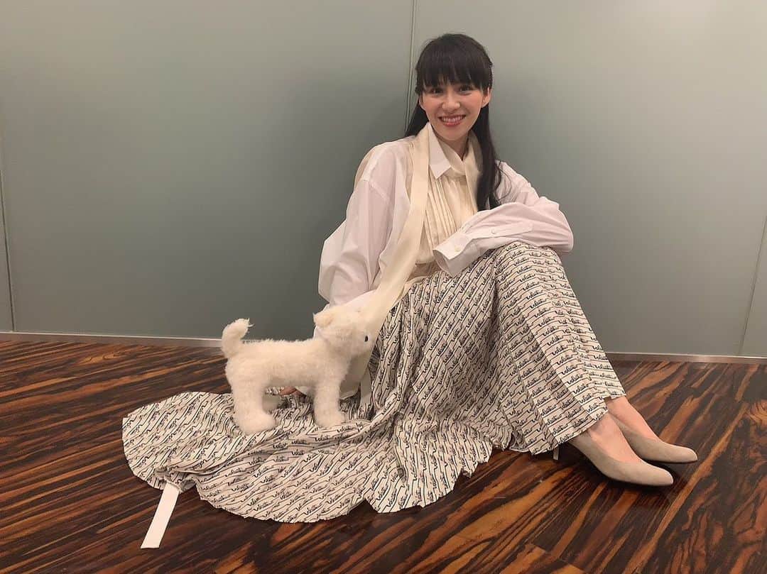 Perfumeさんのインスタグラム写真 - (PerfumeInstagram)「6cmになるだけでこんなにも楽だなんて！私服にも採用〜 たんぽぽたんすっごくやわらかいんだよ〜ん　 by あ〜ちゃん  #prfm #PerfumeCloset  Can’t believe how comfortable these shoes are with new 6cm heels! I’ll definitely wear them outside of work, too!  Also love TAMPOPO who is so fluffy and soft! a-chan  (Note:TAMPOPO is the name of the stuffed animal from Perfume Closet)」11月19日 21時39分 - prfm_official