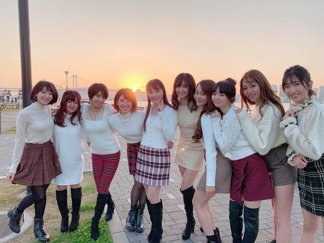 三上玲奈のインスタグラム：「ヒビヤガーデン実行委員会が手がけるクリスマスガーデンでは、2019年のヒビヤガール上位5名＋新たにWEB投票上位7名のヒビヤガールを迎え、会場を盛り上げます🥴  これは全員じゃないから、みんなに逢えるのが楽しみだな😄  皆さんクリスマスは私達と過ごしましょう🍻🎄🍻😷😷🎄🍻  #クリスマス　#ヒビヤガーデン　#クリスマスガーデン　#芝公園　#代々木公園」