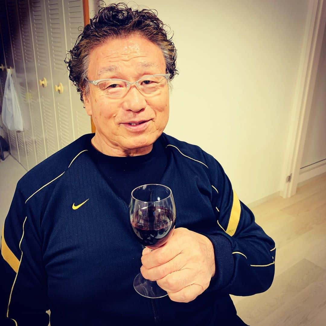 天龍源一郎さんのインスタグラム写真 - (天龍源一郎Instagram)「今日アップロードしすきだろ💢🤣 ですが‼️今日しかないからね‼️解禁日‼️今年は良いよ‼️🍷 良い夜を‼️俺はもう東スポ読んで寝る‼️🤣  #天龍源一郎 #天龍プロジェクト #revolution #livefortoday #を付けろと娘ウルサイ💢」11月19日 21時50分 - tenryu_genichiro