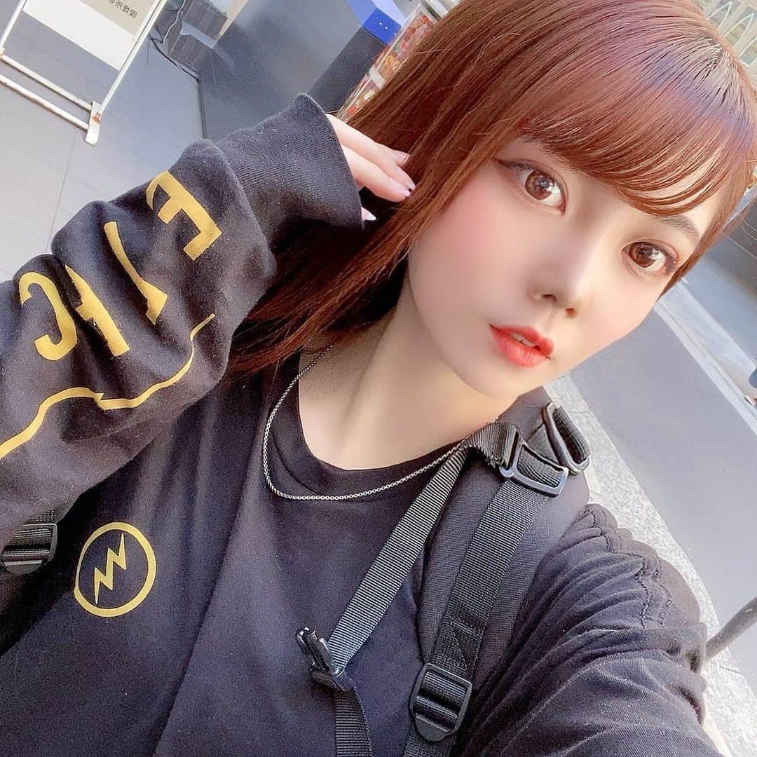 のインスタグラム：「スノボ始めた頃からずっと使ってるElectricのゴーグル❤️ ・ アパレルもあるからチェックしてみて😳 ・ ・ ・ #ELECTRIC #ELECTRICsnow  #スノボ #スノーボード #スノボー #スノボ女子 #スノボー女子 #スノーボード女子 #スノーボードウェア #スノボウェア #スノボ旅行 #Snowboarding #Snowboard #snowboardingtime #snowboardinggirl #雪マジ #スノボゴーグル」