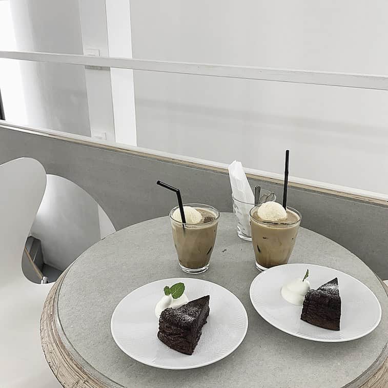 のインスタグラム：「𝘤𝘢𝘧𝘦 𝘧𝘢𝘤𝘰𝘯 𝘳𝘰𝘢𝘴𝘵𝘦𝘳 𝘢𝘵𝘦𝘭𝘪𝘦𝘳 ☕️  〒150-0034 東京都渋谷区代官山町１３−４」