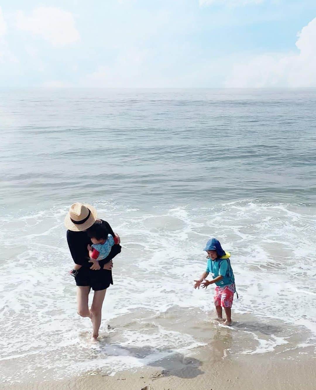 高木りなさんのインスタグラム写真 - (高木りなInstagram)「今年はたくさん海に行ったなぁー🏖🌴✨ カリフォルニアも肌寒くなってきたので、来年まで暫くお預けです🐳 올해는 바다에 많이 갔다..🏝✨ 이제 캘리포니아도 추워졌으니 내년까지 참아야합니다 🙈  #momlife #motherhood #motherandson #beach #losangeles #california」11月19日 22時00分 - rinasvoyage