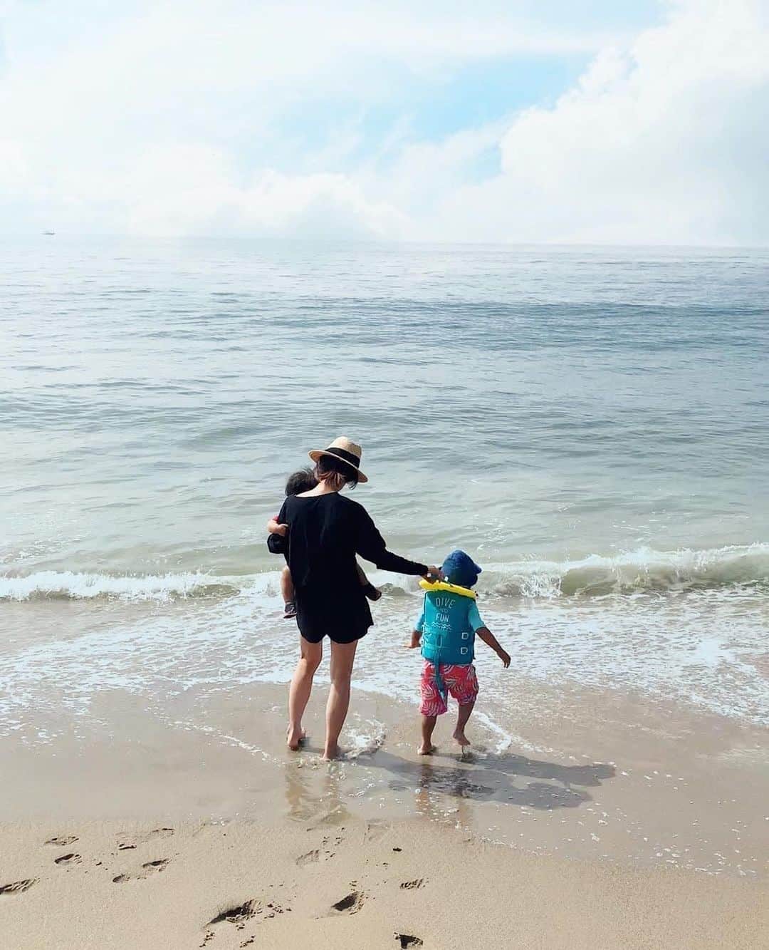 高木りなさんのインスタグラム写真 - (高木りなInstagram)「今年はたくさん海に行ったなぁー🏖🌴✨ カリフォルニアも肌寒くなってきたので、来年まで暫くお預けです🐳 올해는 바다에 많이 갔다..🏝✨ 이제 캘리포니아도 추워졌으니 내년까지 참아야합니다 🙈  #momlife #motherhood #motherandson #beach #losangeles #california」11月19日 22時00分 - rinasvoyage