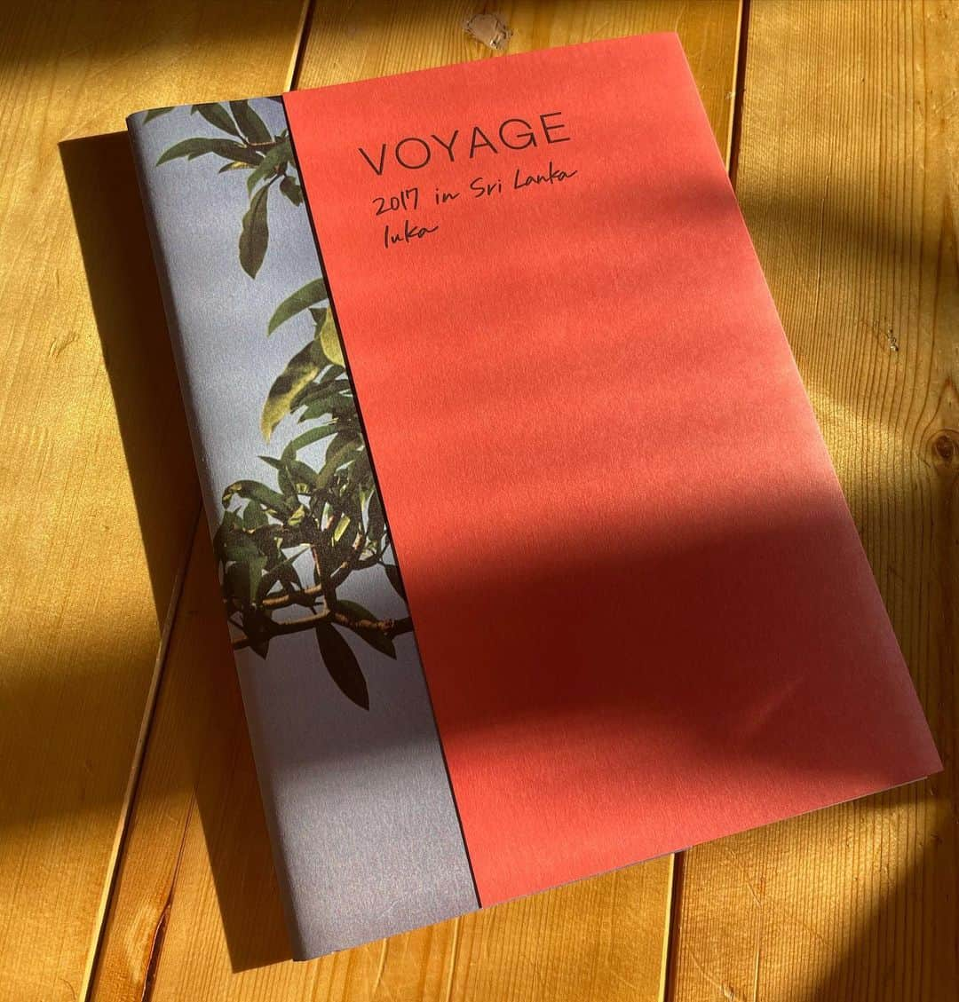 琉花さんのインスタグラム写真 - (琉花Instagram)「私が過去に制作した、ZINE「VOYAGE2014-2017」＋ポストカードセット、ZINE「VOYAGE 2017 Sri Lanka」が、バーチャルアートブックフェアに出展されました。11月30日（月）までご購入いただけます。  この機会に是非ご覧ください。 http://kikiinc.co.jp/index.php/shop/」11月19日 22時01分 - tokyodays_luka