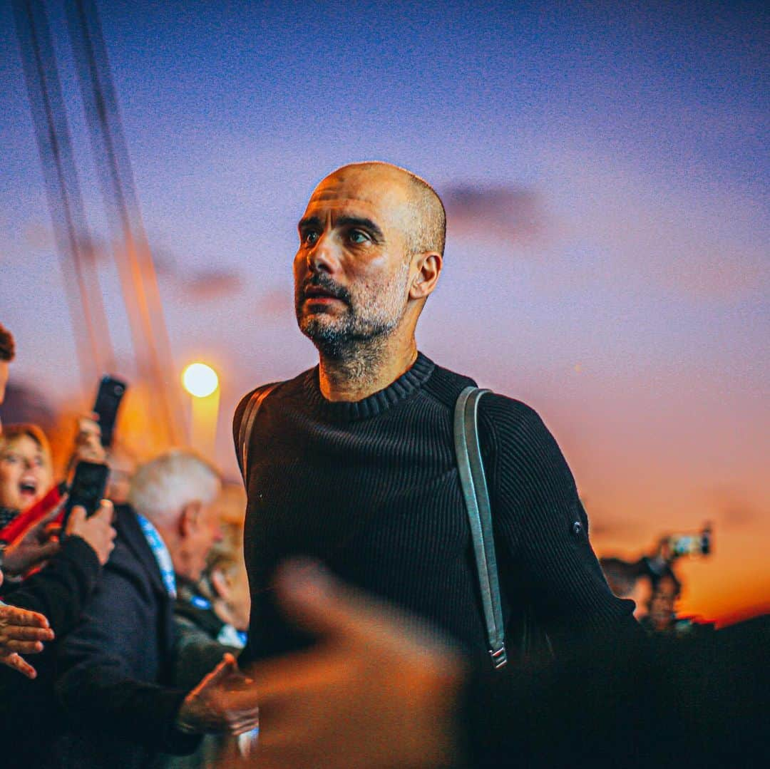 マンチェスター・シティFCさんのインスタグラム写真 - (マンチェスター・シティFCInstagram)「Cos we’ve got...GUARDIOLA! 👏 #mancity」11月19日 22時15分 - mancity