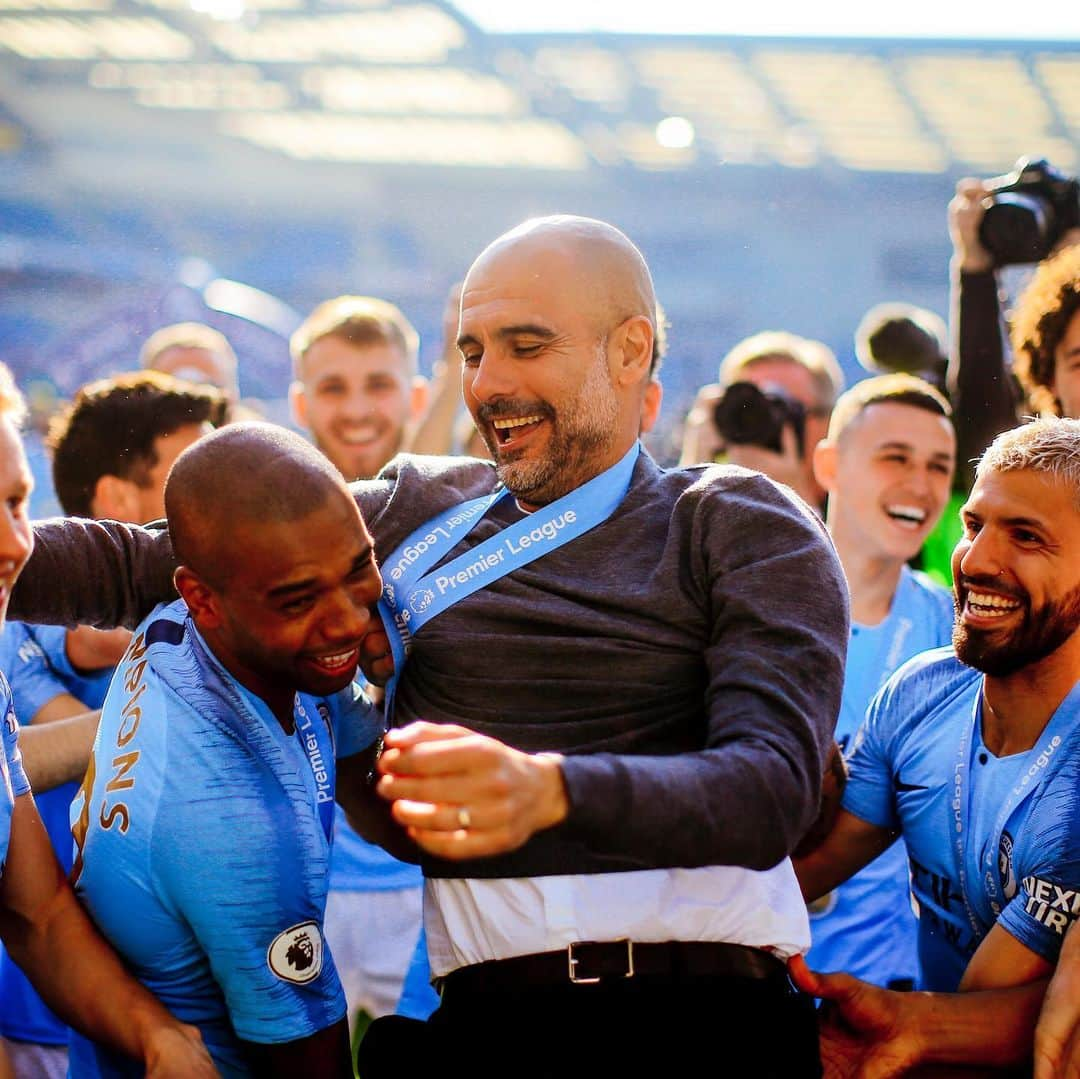 マンチェスター・シティFCさんのインスタグラム写真 - (マンチェスター・シティFCInstagram)「Cos we’ve got...GUARDIOLA! 👏 #mancity」11月19日 22時15分 - mancity