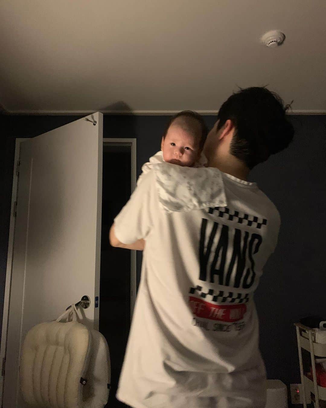 イ・ジェウォンのインスタグラム：「. 오늘밤도 굳나잇🤍」