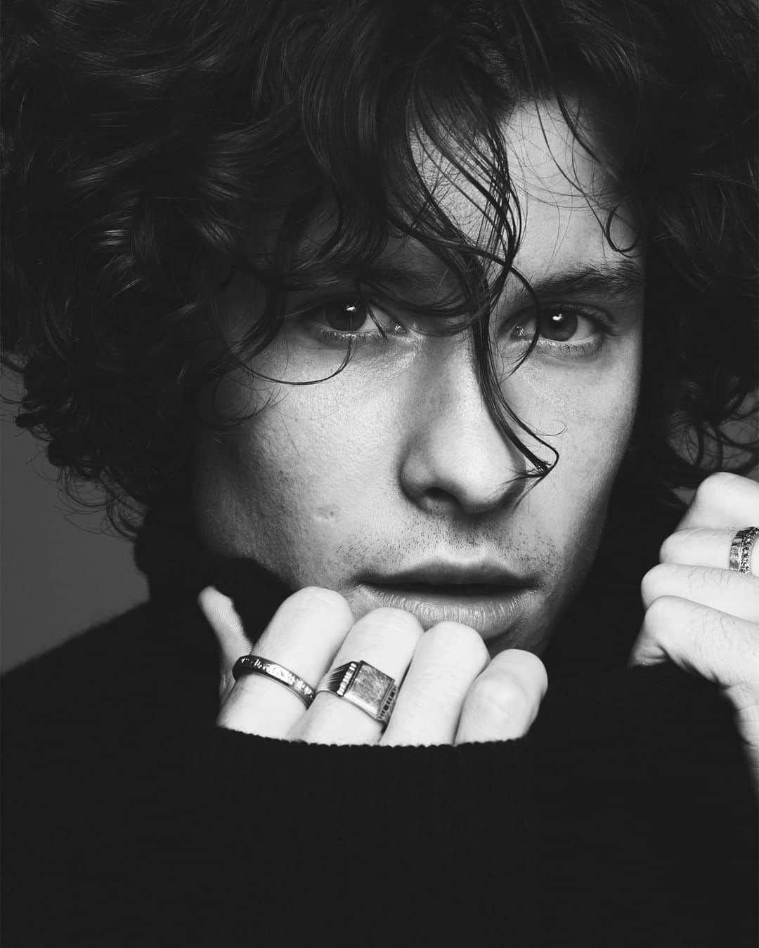 ショーン・メンデスのインスタグラム：「🖤 @vman」