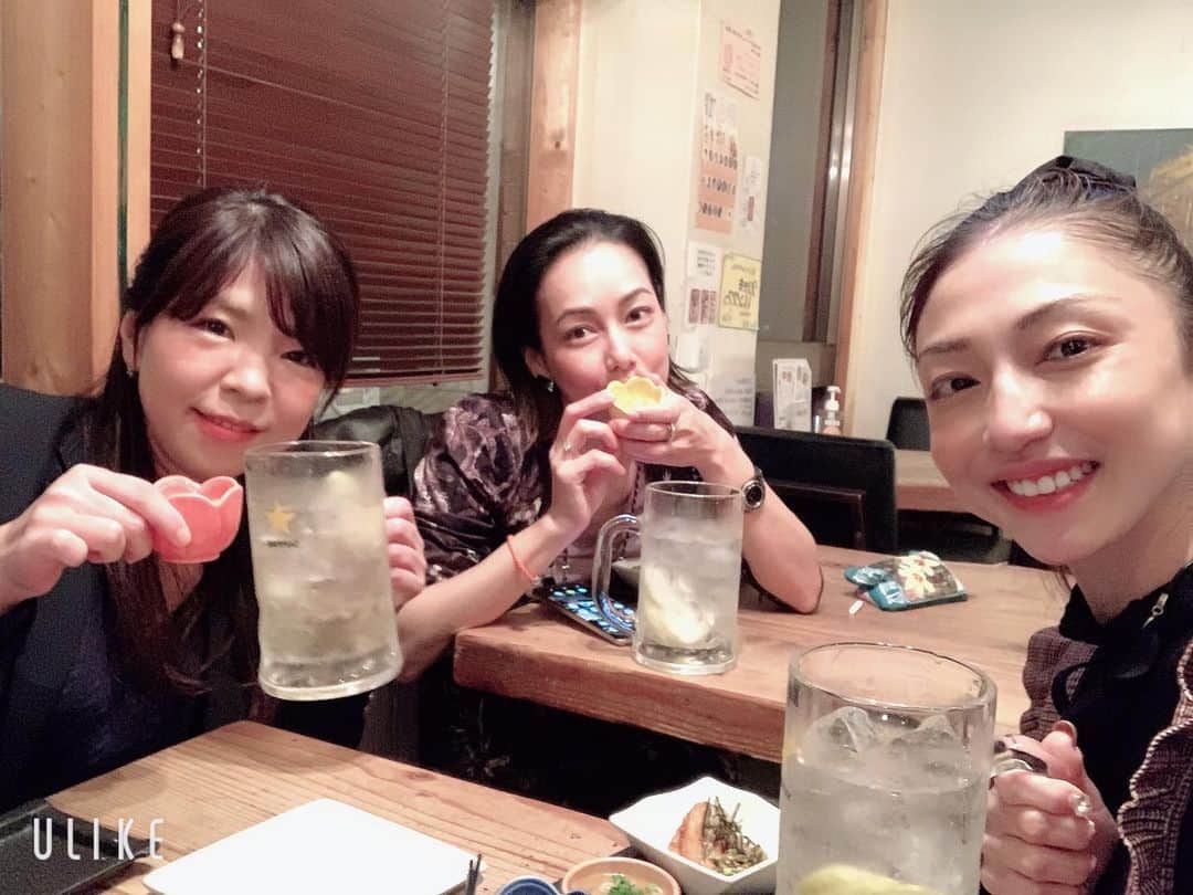 のインスタグラム：「そのちゃんのご実家からいただいた銀杏と鹿児島で私が大好きな「徳永屋」の人参のさつま揚げ！昔から大好き！ 鹿児島の百貨店山形屋で購入！ さらに作りたてのあみ自家製塩辛といただきましたー #中川愛海 #アミュラン #山形屋 #山形屋鹿児島 #鹿児島 #さつま揚げ #薩摩揚げ #徳永屋本店」