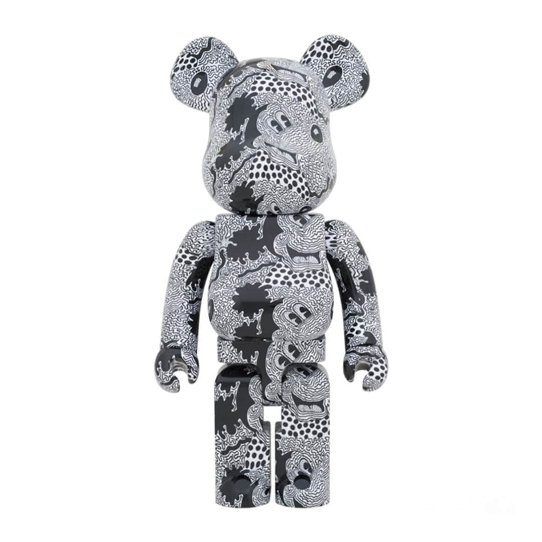 HYPEBEASTさんのインスタグラム写真 - (HYPEBEASTInstagram)「#hypeAF: @medicom_toy is honoring Keith Haring by emblazoning his Mickey Mouse illustration from 1982 over a new BE@RBRICK. The figure is entirely monochromatic, covered with an array of quirky patterns, like squiggly lines, swirls and polka-dots, a signature of Haring’s style. But unlike most other works by the artist, this particular one features finer detail. A psychedelic depiction of Mickey Mouse appears throughout the print, showing warped ears, round gleaming eyes, a smiling expression and a polka-dotted shirt. It’s set to be available for raffle via Medicom Toy’s website.⁠ Photo: Medicom Toy」11月19日 22時20分 - hypebeast