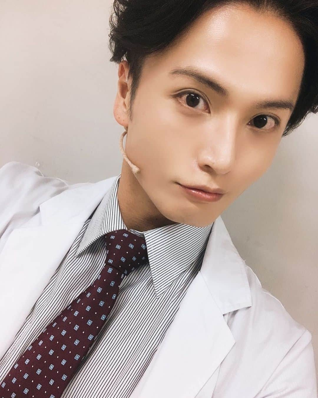 友常勇気さんのインスタグラム写真 - (友常勇気Instagram)「Thank you for coming!! My brain isn't working right now🙄lol I'm going to have a good rest tonight too.lol I'll do my best tomorrow🤩‼️‼️ #ハンズアップ #本日も無事に終了 #ご来場誠にありがと御座いました #もう頭が働かない #今日もゆっくり休みます #笑笑 #明日もやるぞー 皆様の応援、拍手、 心より感謝しております😭✨ p.s 衣装2パターン載せてみます☺️」11月19日 22時22分 - yuki_tomotsune