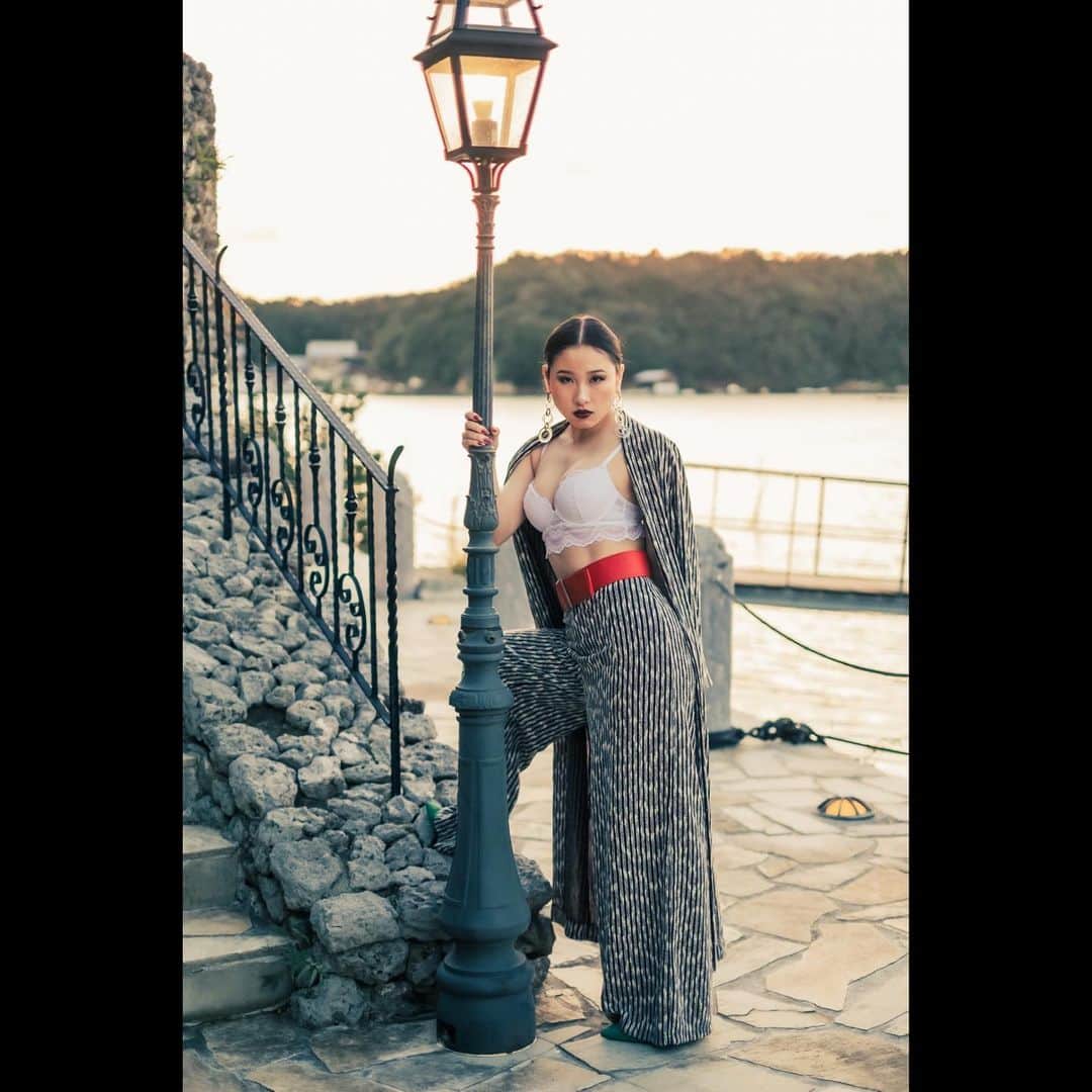 のインスタグラム：「_ 🔳🍂🌅🍂🌅🍂🌅🍂🔳 . Photo by @kantoos_lifestyle . 👗 @immn_____ . . #photo#photograph#photography#dance#dancer #dancerphotography#vogue#voguer#pose#model #fashion#fashionportrait#longhair#blacklonghair #houseoforicci#houseoforiccijapan#theoricciway #japan#japanesegirl#HIKARIfamily#ayanaoricci」