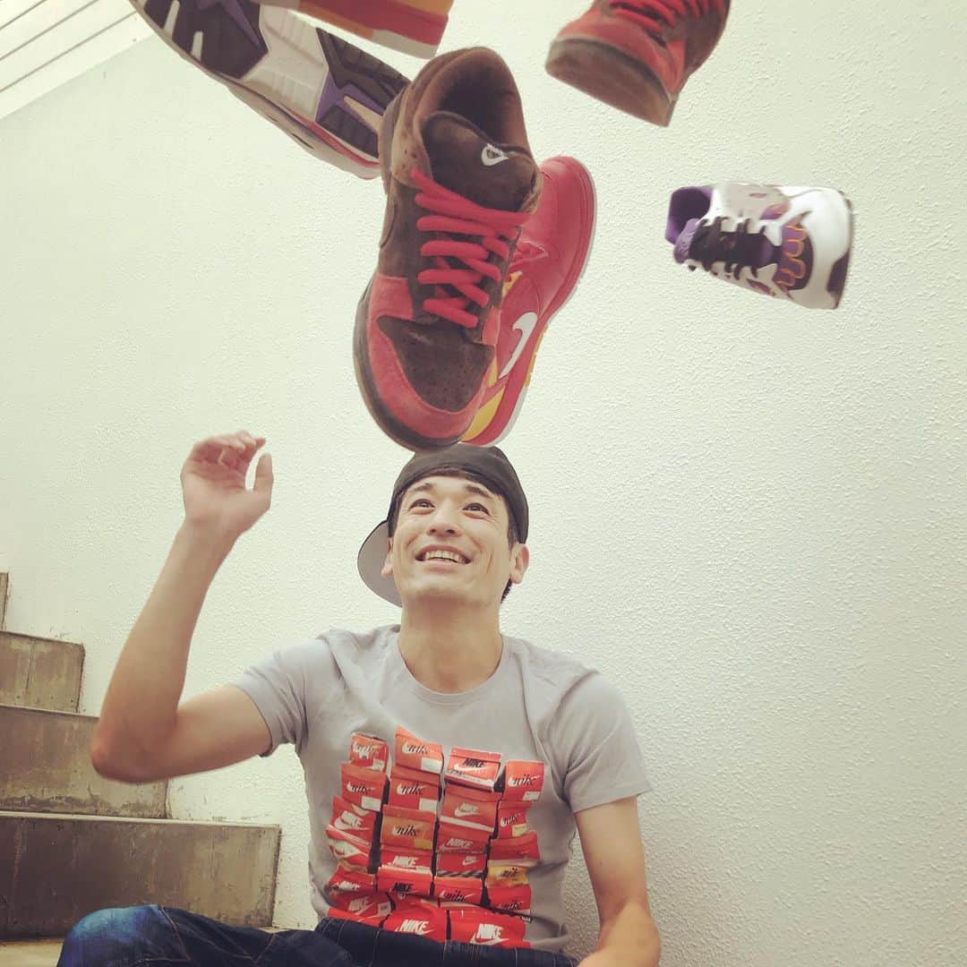 佐藤隆太のインスタグラム：「今夜のスニーカー芸人📺... 気になりますねぇ！！👟👟👟 #スニーカー１直線 #MAYTHEGOTEMBEWITHYOU」