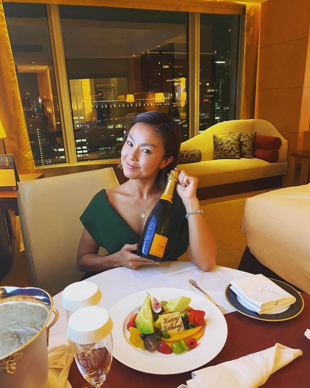 Nazukiのインスタグラム：「✨ 𝓢𝓱𝓪𝓷𝓰𝓲𝓻-𝓛𝓪 𝓗𝓸𝓽𝓮𝓵 𝓣𝓸𝓴𝔂𝓸✨  Birthday stay Hotel🎁  蓮琉9/27㊗️ 名月10/8㊗️  親子で誕生日が近い👏🏻  だったので、誕生日ホテルステイしました✨❤️  10月忙しかったから、1ヶ月遅れだったけど、やっとゆっくりできました✌️  なかなか東京のホテルは泊まる機会ないから、貴重✨✨  部屋も綺麗だし、朝食も豪華だし、レストランも豪華だし✨✨  最高でした💕💕💕  #birthday #mybirthday #myson  #mysonbirthday #hotel #stayhotel  #tokyo #3yearsold #mama #babyboy #男の子ママ　#誕生日　#3歳誕生日 #シンママ」