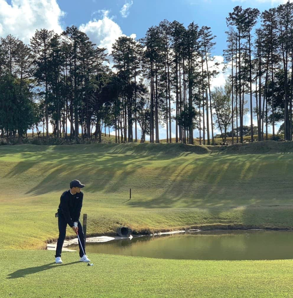 合谷和弘さんのインスタグラム写真 - (合谷和弘Instagram)「フルラウンドデビュー⛳️ #ゴールド木更津カントリークラブ   右いったり、左いったり！ ゴルフってほんと難しい🤣 でも、ハマっておりますw 時にはいいショットもあったので次に繋げたいw  #格好だけは一丁前  #フォームだけは一丁前  #格好から入るタイプ   上手くなりたいなぁー！  伊藤さん、ひろみさん、ちひと ありがとうございました！  またいきましょう☆   ショット時 #写真の時だけマスク外してます   #良き休日  明日からまたラグビー🏉がんばろ。 -------------------------------------------------  #off #ゴルフ #golf #リフレッシュ #格好から入るタイプ #大事  #NIKE #ゴルフウェア #tw #nikegolf  #ゴルフ男子 #ゴルフ上手くなりたい #ゴルフ好きな人と繋がりたい  #松井千士 #ChihitoMATSUI  #合谷和弘 #KazuhiroGOYA #kevin」11月19日 22時42分 - kazuhiro_goya