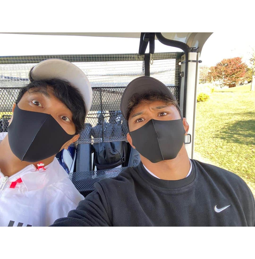 合谷和弘さんのインスタグラム写真 - (合谷和弘Instagram)「フルラウンドデビュー⛳️ #ゴールド木更津カントリークラブ   右いったり、左いったり！ ゴルフってほんと難しい🤣 でも、ハマっておりますw 時にはいいショットもあったので次に繋げたいw  #格好だけは一丁前  #フォームだけは一丁前  #格好から入るタイプ   上手くなりたいなぁー！  伊藤さん、ひろみさん、ちひと ありがとうございました！  またいきましょう☆   ショット時 #写真の時だけマスク外してます   #良き休日  明日からまたラグビー🏉がんばろ。 -------------------------------------------------  #off #ゴルフ #golf #リフレッシュ #格好から入るタイプ #大事  #NIKE #ゴルフウェア #tw #nikegolf  #ゴルフ男子 #ゴルフ上手くなりたい #ゴルフ好きな人と繋がりたい  #松井千士 #ChihitoMATSUI  #合谷和弘 #KazuhiroGOYA #kevin」11月19日 22時42分 - kazuhiro_goya