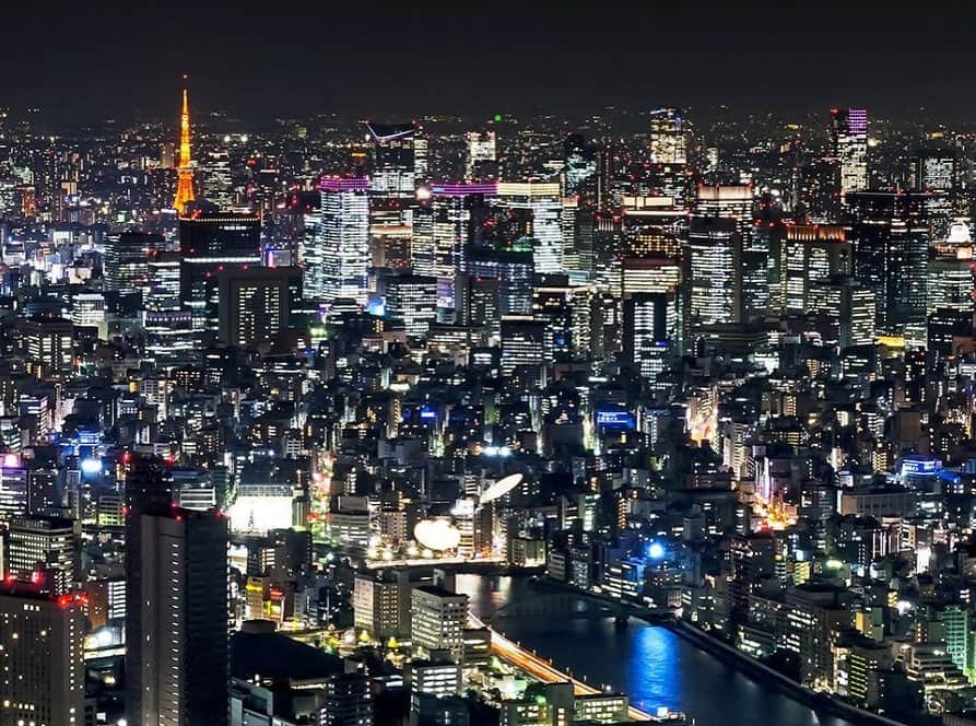 YOONさんのインスタグラム写真 - (YOONInstagram)「As dusk falls, all across Tokyo's metropolis transforms into a city of bright lights that glows. I made a playlist to capture the relentless energy and motion that I'm vibing to right now.   ❇️Check out this #playlist on @applemusic curated by me. #Beats x @ambush_official 🎶🎵  ✳️https://music.apple.com/us/playlist/yoon-ahn-ambush/pl.28c97eb2352d45468a8f0eb90f9f2457」11月19日 22時40分 - yoon_ambush