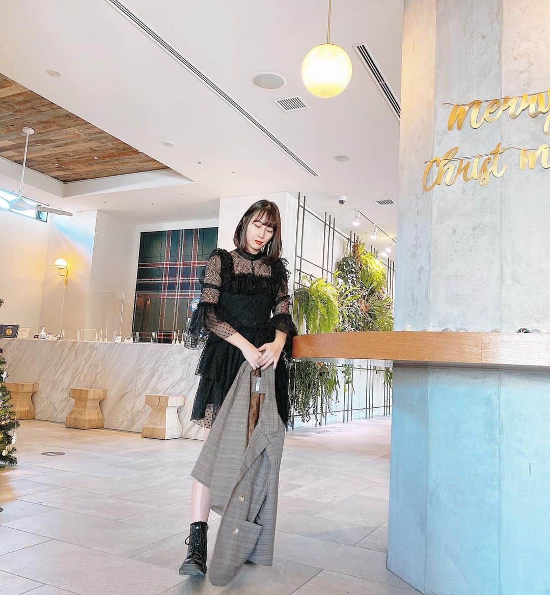 はりーさんのインスタグラム写真 - (はりーInstagram)「くまちゃんの付き添いで行った@hotelit.osaka   大阪のh＆mで3000円で買ったワンピース🖤❤️🤍💚💛 #りらootd」11月19日 22時47分 - kirarin_harry_official