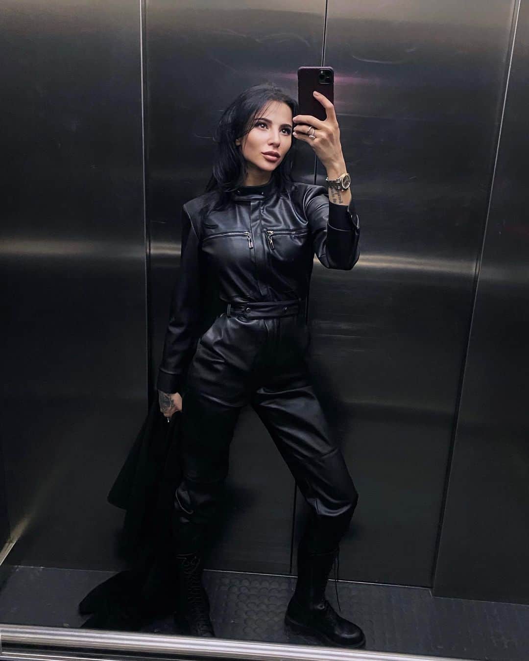 のインスタグラム：「Короче без всяких подписей 🤪 Похвастаюсь комбезом , он просто 💣, не так ли ?💬」