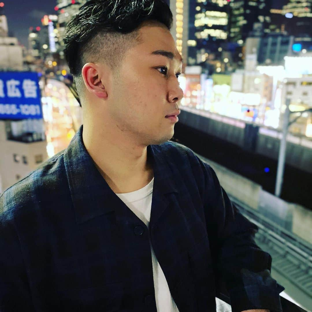 狩野大のインスタグラム：「ヒロ銀座の稲垣さんに髪切って頂きま火た！🔥  いかす！！ 童貞くささ抜けてくれ！！！ KALDI前の大ちゃんとともに！」