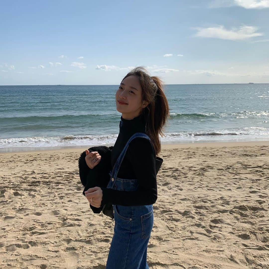 ピョ・イェジンさんのインスタグラム写真 - (ピョ・イェジンInstagram)「날 좋았던 바다☀️」11月19日 23時02分 - yjiinp