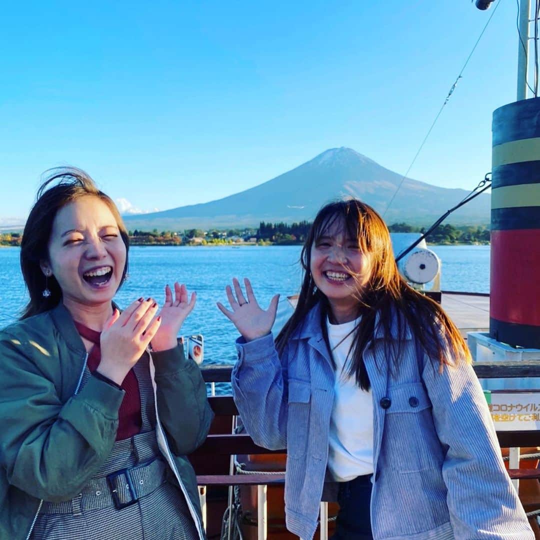 能登有沙のインスタグラム：「みきちゃんと河口湖に旅行🗻 めーーーっちゃお天気に恵まれて富士山たっくさん見れたし河口湖堪能したし 何より気を遣わない2人だから幸せな時間だった✨ またいこーね #gotoトラベル  #河口湖 #富士山 #ハロプロエッグ」