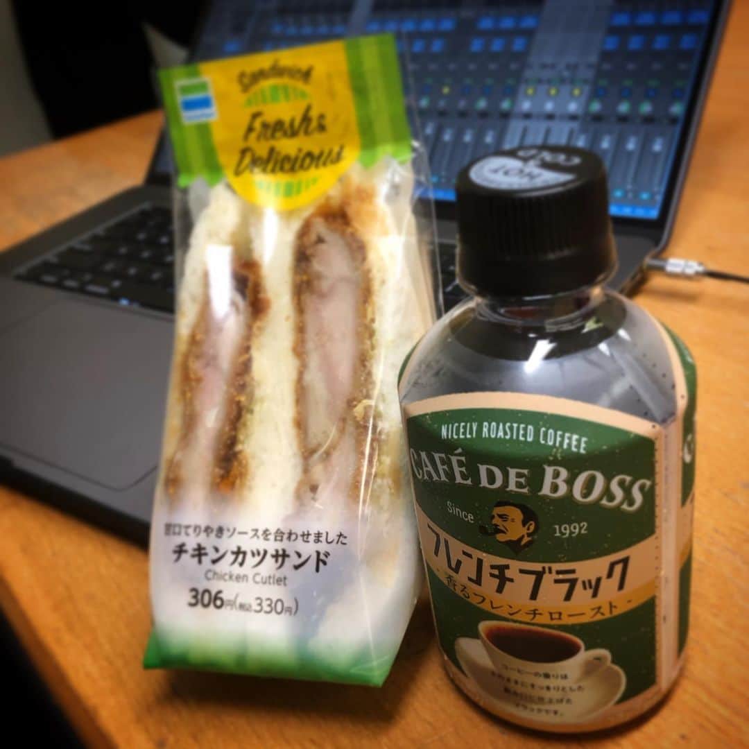 北山陽一のインスタグラム：「仕事のお供に #ボスパーン #cafédeboss #ファミマ」
