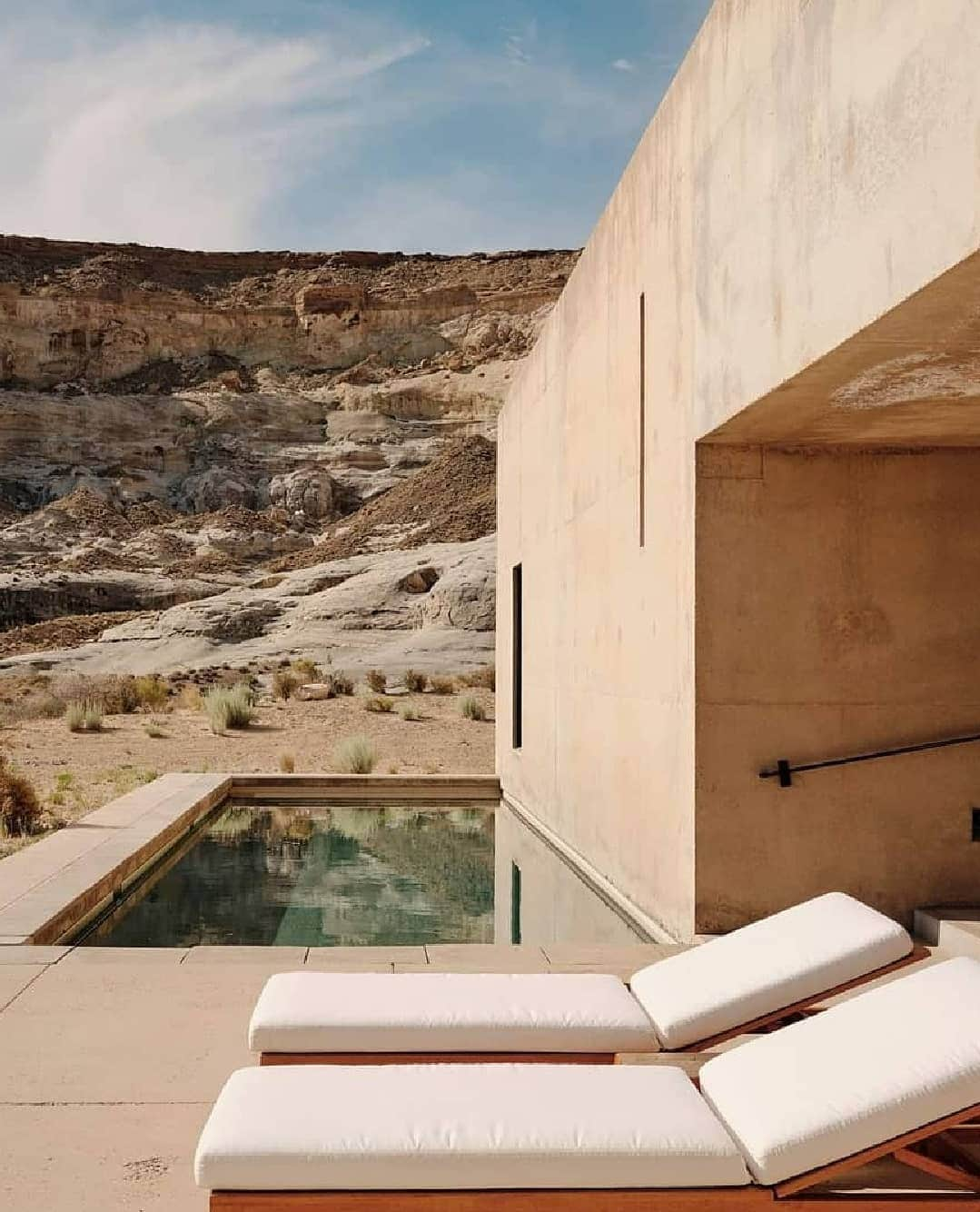 BEAUTIFUL HOTELSさんのインスタグラム写真 - (BEAUTIFUL HOTELSInstagram)「A remote hideaway tucked in the dramatic canyons of the American Southwest, who would want to leave? 🌄 Amangiri, which means "peaceful mountain" offers a 600-acre sanctuary in Navajo Country, Utah. 🇺🇸  Guests are treated to a serious wow-factor, with suites that match the natural landscape, stunning views, a glam swimming pool, and a serene spa. If you're a fan of sunsets, book the Mesa Pool Suite as it catches the rose-gold hues over the Utah desert. 🎴  Is a stay at Amangiri on your bucket list? ✨  📸 @mamaishaute @paulinawilltravel @the_wally_llama @pandora_rara 📍 @amangiri, Utah」11月19日 23時09分 - beautifulhotels