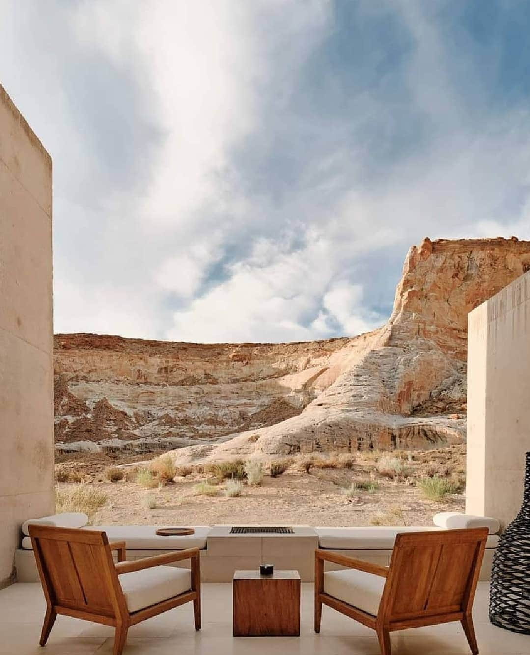 BEAUTIFUL HOTELSさんのインスタグラム写真 - (BEAUTIFUL HOTELSInstagram)「A remote hideaway tucked in the dramatic canyons of the American Southwest, who would want to leave? 🌄 Amangiri, which means "peaceful mountain" offers a 600-acre sanctuary in Navajo Country, Utah. 🇺🇸  Guests are treated to a serious wow-factor, with suites that match the natural landscape, stunning views, a glam swimming pool, and a serene spa. If you're a fan of sunsets, book the Mesa Pool Suite as it catches the rose-gold hues over the Utah desert. 🎴  Is a stay at Amangiri on your bucket list? ✨  📸 @mamaishaute @paulinawilltravel @the_wally_llama @pandora_rara 📍 @amangiri, Utah」11月19日 23時09分 - beautifulhotels