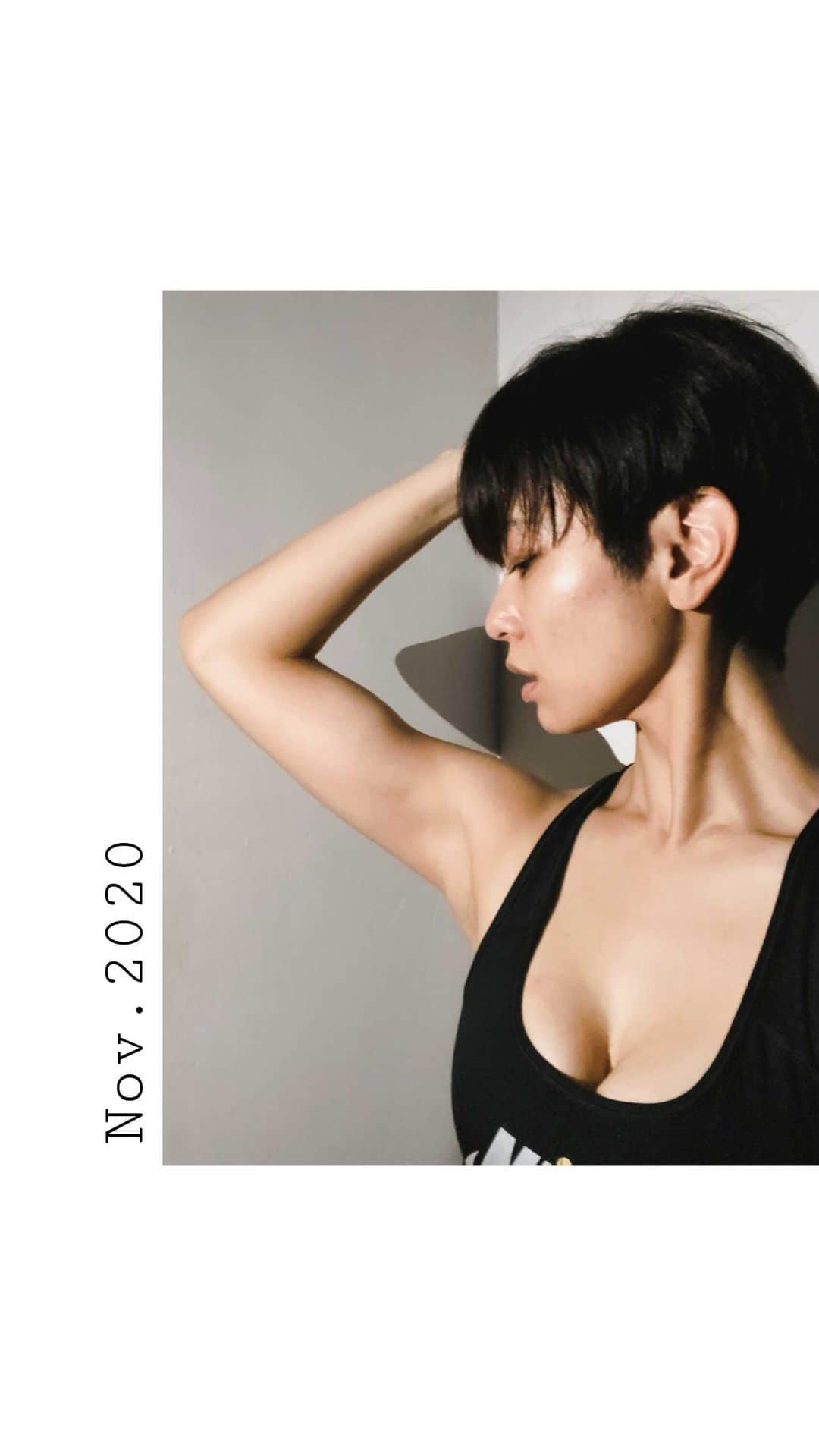 金城優華のインスタグラム：「Shoulder work out. Short ver. ・Military press 15rep×3set. ・Back press  15rep×3set. ・Arnold press  15rep×3set.  【肩トレ】 時短バージョン ・ﾐﾘﾀﾘｰﾌﾟﾚｽ 15回×3ｾｯﾄ ・ﾊﾞｯｸﾌﾟﾚｽ 15回×3ｾｯﾄ ・ｱｰﾉﾙﾄﾞ ﾌﾟﾚｽ 15回×3ｾｯﾄ  時間無い日の トレーニングメニュー  #workout  #bodymake  #shoulderworkout  #women  #筋トレ #筋トレ女子  #ワークアウト #ママ  息子寝た後ちょっとした時間」