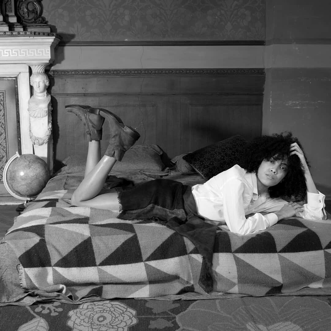フィオレンティーニベーカーさんのインスタグラム写真 - (フィオレンティーニベーカーInstagram)「Let me sleep beside you… / Eterntiy Elf /   #bowie #musicismylife #fiorentinibaker」11月19日 23時17分 - fiorentinibaker