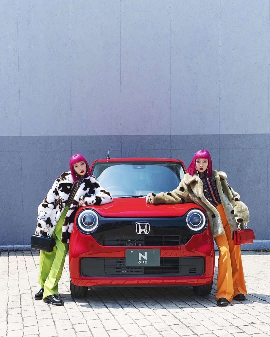 AMIさんのインスタグラム写真 - (AMIInstagram)「Honda N-ONE  機能性もデザインも進化しながら レトロでタイムレスな魅力と追求された心地良い乗り心地🚗 シンプルの中にしっかり個性もあるN-ONEの存在感も好き。 N-ONEと共に私達のお気に入りスポットを巡りました！インタビュー是非見て下さい✨  photographer／ @photsuji stylist／ @eieioieie hair&make up／ @katohairmake writer／@aya_wakayama」11月19日 23時19分 - amixxamiaya