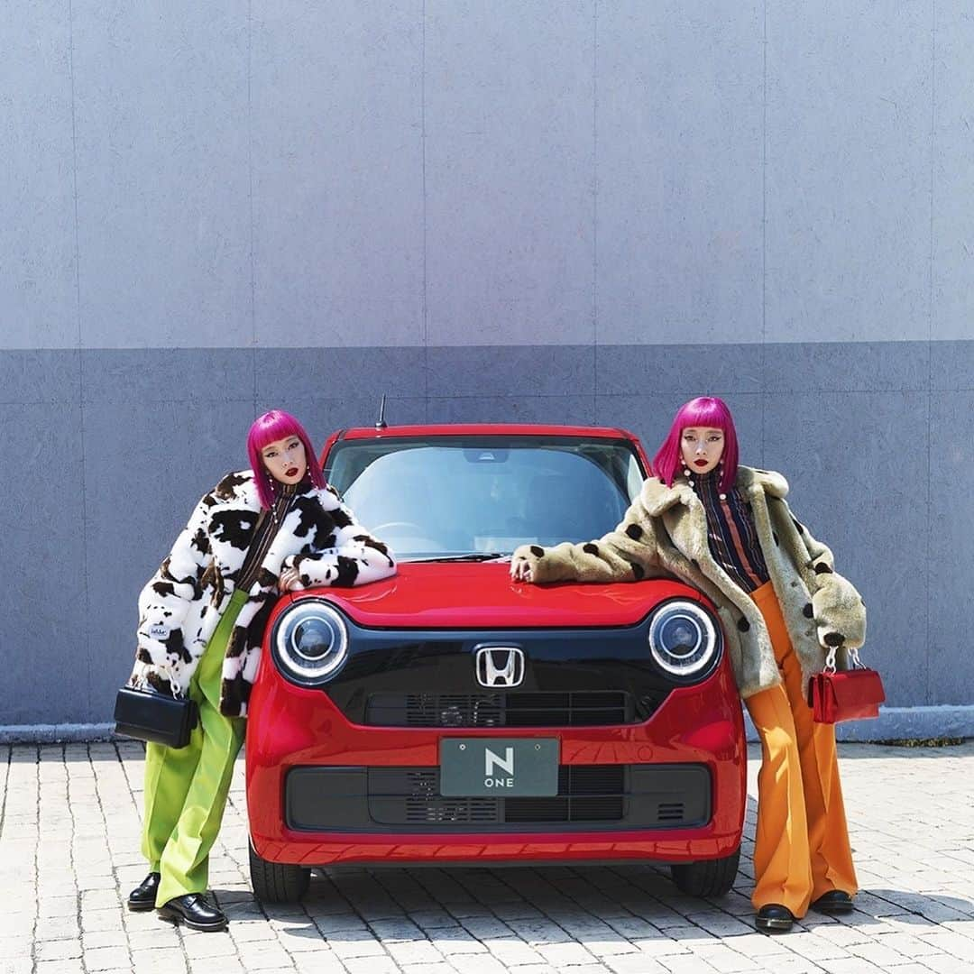 AYAさんのインスタグラム写真 - (AYAInstagram)「Honda N-ONEのレトロで親しみやすいキャラクターの中に持ち合わせているスタイリッシュさ💫 機能的だけれど安心感をくれる温かみのあるデザインが、リラックスして過ごす休日のドライブにピッタリ🌹 N-ONEで都内の私達のお気に入りスポットを周って、インタビューして頂いた記事が公開されました！是非、ご覧下さい🚗✨  photographer @photsuji stylist @eieioieie hair&make up @katohairmake writer @aya_wakayama」11月19日 23時19分 - ayaxxamiaya